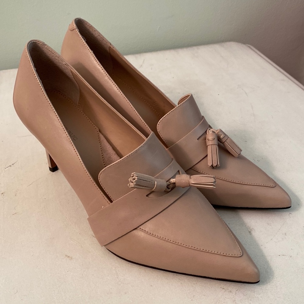 Banana Republic Nude/Taupe Pointed Toe Tassel Heels
